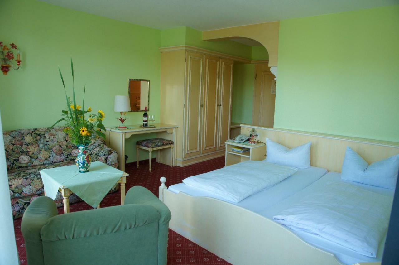 Hotel Krone Kressbronn Am Bodensee Bagian luar foto